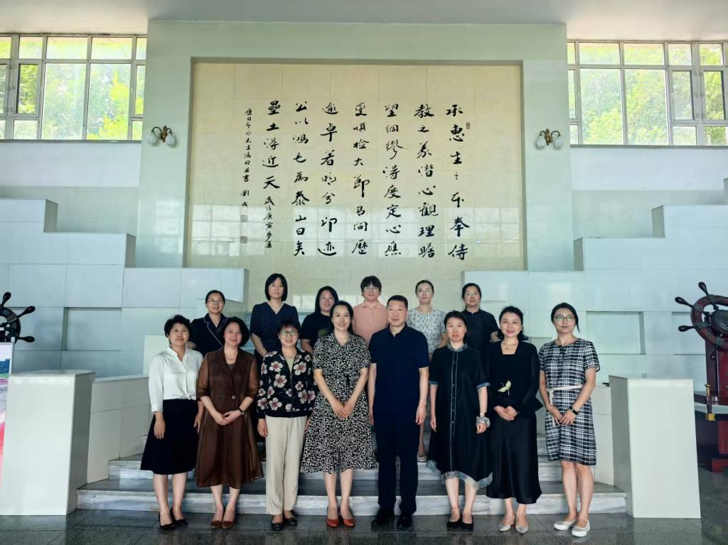 长春市妇女联合会、长春市巾帼家政产业联盟来校...